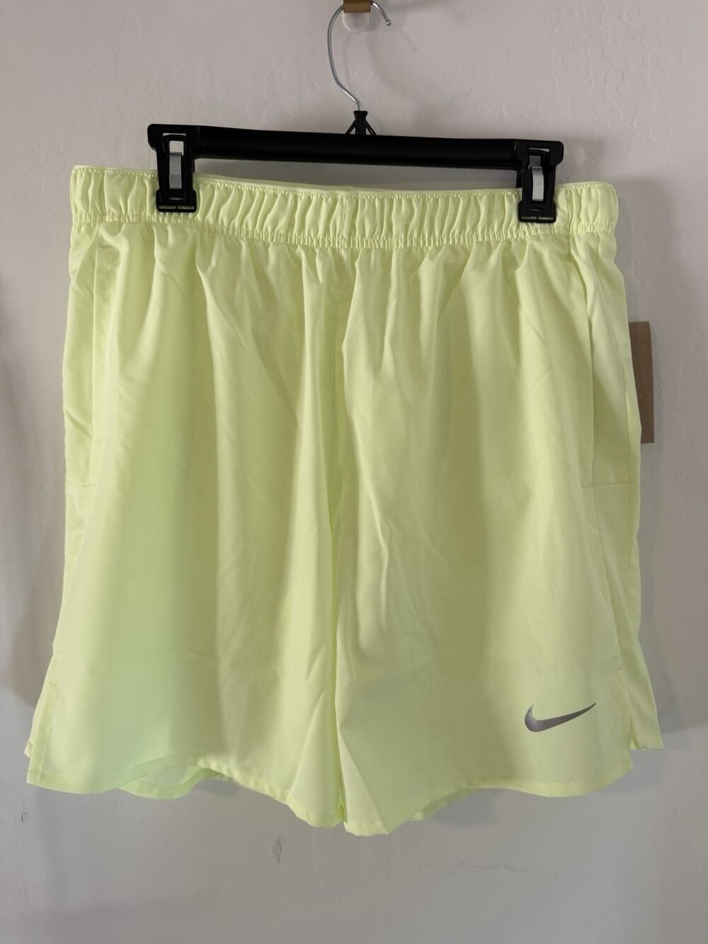Nike Challenger Dri-FIT Men’s Running Shorts M Yellow 7" Drawstring DV9359-701